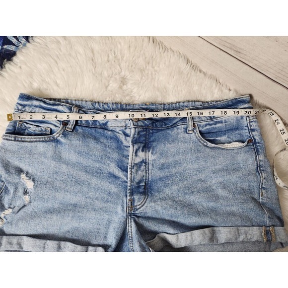 Old Navy Women's High-Waisted Button-Fly OG Straight Cuffed Jean Shorts Size 20 - Picture 6 of 8